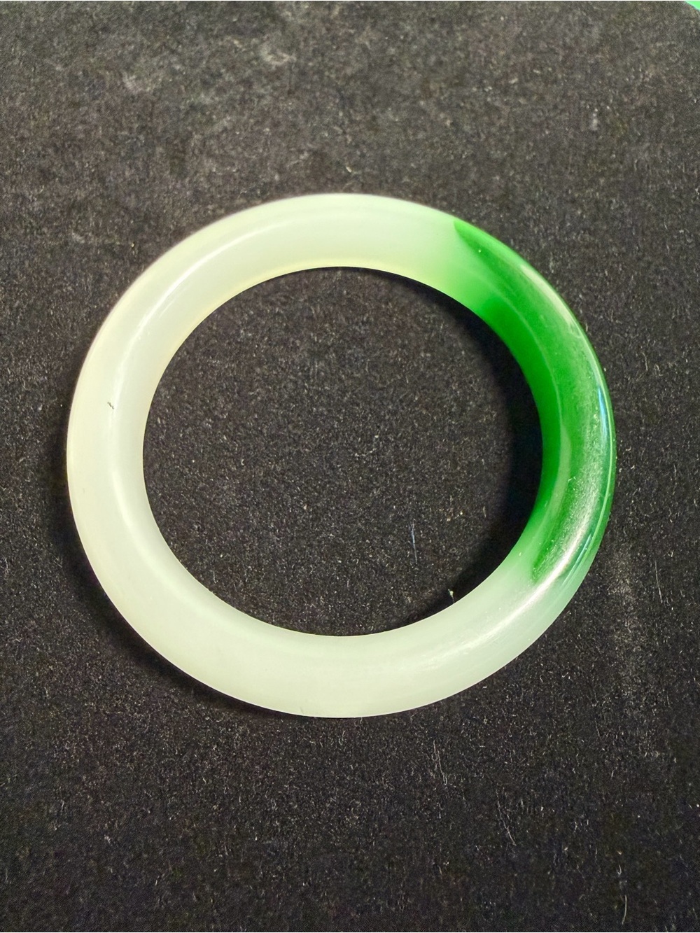 Green and White Nephrite Bangle Bracelet 7.75